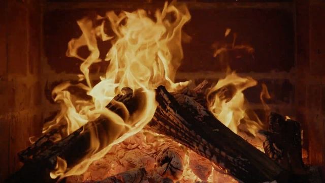 Расслабляющий камин. Звуки потрескивания огня с горящими дровами смотреть онлайн
