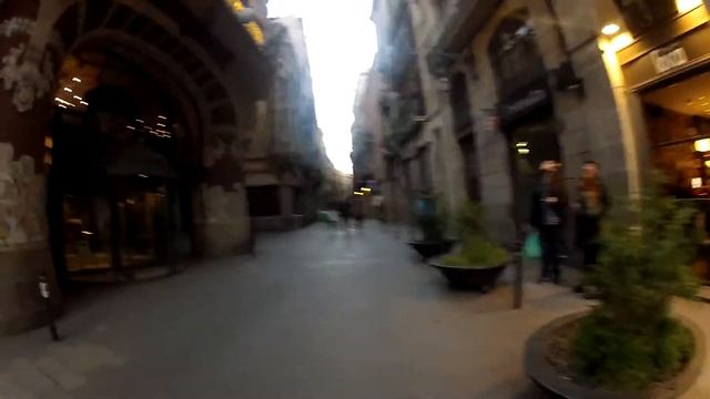 TBT! A walk through Barcelona // NY VLOG 17 (KAREN) смотреть онлайн