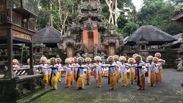 Tari Rejang Catur Sandhi, Desa Adat Padangtegal, Ubud смотреть онлайн