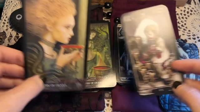 Unfair Comparisons: Tarot of Vampyres vs Ludy Lescot смотреть онлайн