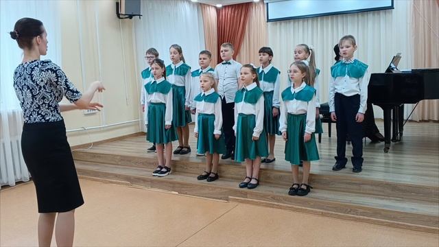 Карнаухова Галина Алексеевна.Хор мл.кл.Хрустальные нотки .Солнышко. смотреть онлайн