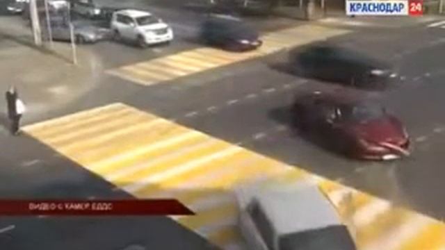 В Краснодаре «шестерка» столкнулась с Ferrari ВИДЕО ЭКСКЛЮЗИВ смотреть онлайн