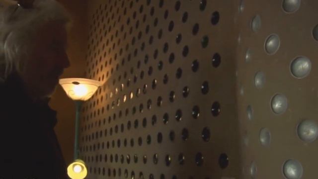 ЕГО СЧИТАЛИ СУМАСШЕДШИМ, ТАК КАК ОН СТРОИЛ ДОМА ИЗ МУСОРА, НО ВСКОРЕ ОН ДОКАЗАЛ СВОЮ ПРАВОТУ! смотреть онлайн