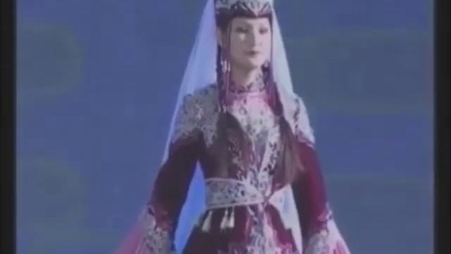 Ұлттық киімдер, әшекейлер смотреть онлайн