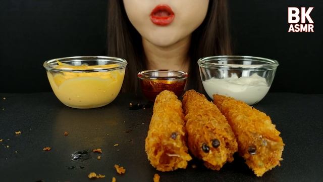 ASMR FRIED SHRIMP MUKBANG+FIRE SAUCE 새우튀김먹방 불닭소스(EATING SOUNDS) REAL SOUNDS смотреть онлайн