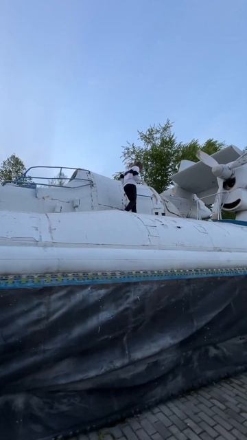 Зачем садиться на лицо, если можно на него насрать? 😏инст: nastya_razieb смотреть онлайн