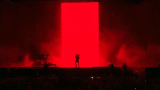 Kanye West - Blood On The Leaves (Made In America Festival 2014) смотреть онлайн