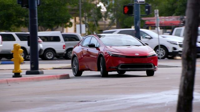 Toyota Prius XLE Supersonic Red (2023) Exterior Interior Driving смотреть онлайн