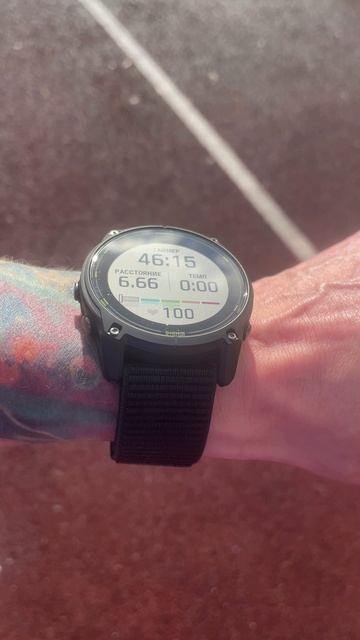 Garmin Enduro 3 | бег на стадионе смотреть онлайн