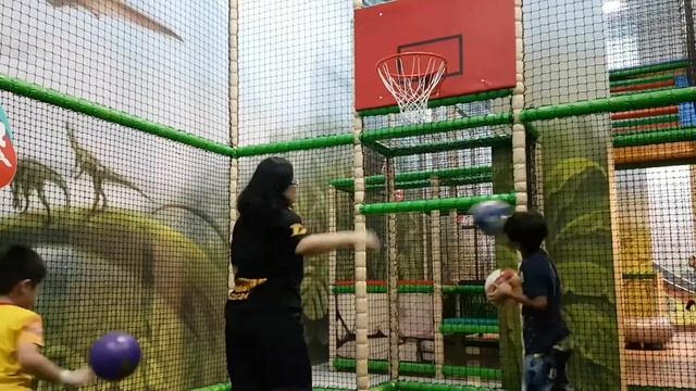 Basketball At Harbor Land Chonburi смотреть онлайн