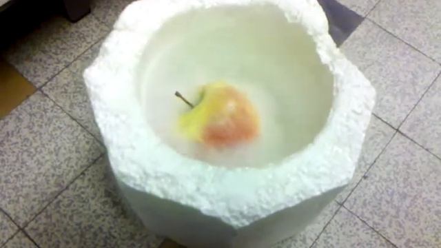 One minute - 7: apple floating in liquid argon. смотреть онлайн