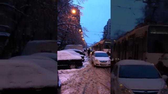 Parcare pe linia de tramvai. смотреть онлайн