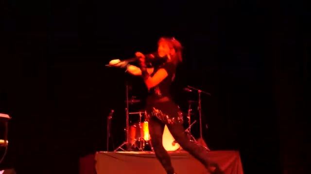 Lindsey Stirling - Electric Daisy Violin【Live in Shanghai China 2013.8.21 HQ】 смотреть онлайн