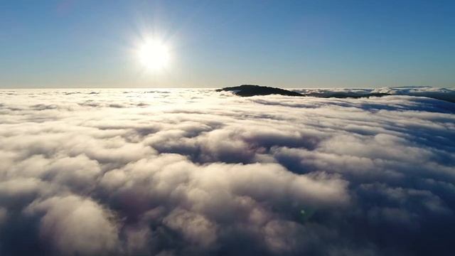 Умиротворяющее небо и дополнение к этому фортепиано, просто КАЕФФФФФФФФ смотреть онлайн