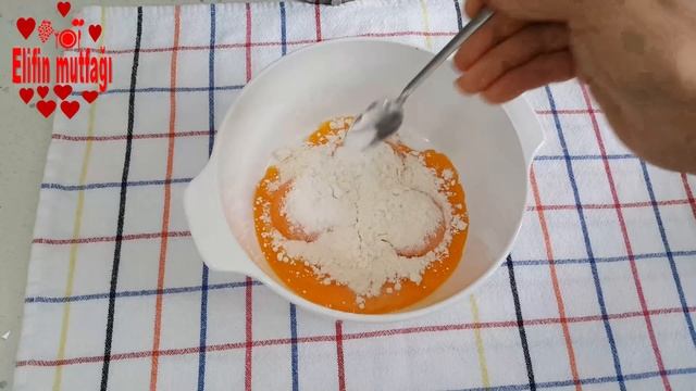 KOLAY UCUZ LEZZETLİ KAHVALTILIK PRATİK OMLET TARİFİ смотреть онлайн