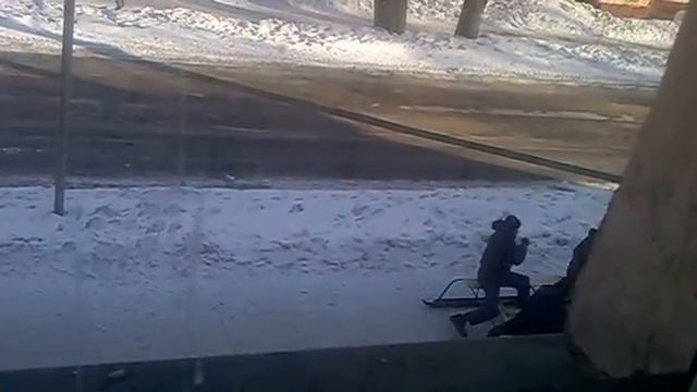 Гребли на дворовой лавочке)
