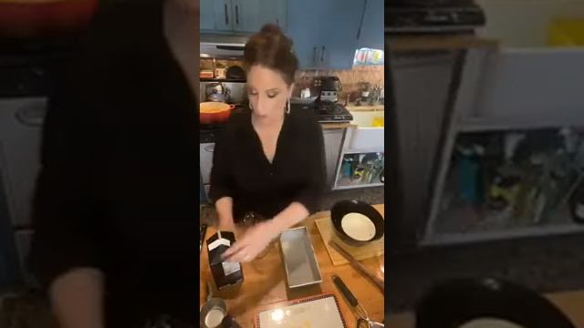 Diningwiththediva makes a simple and sumptuous vegan lentil soup. смотреть онлайн
