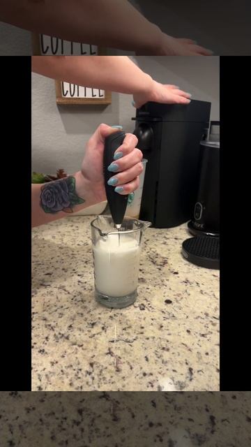 Nespresso Capsule: Double Espresso Chiaro Iced Honey Latte w/ Vanilla Cold Foam смотреть онлайн