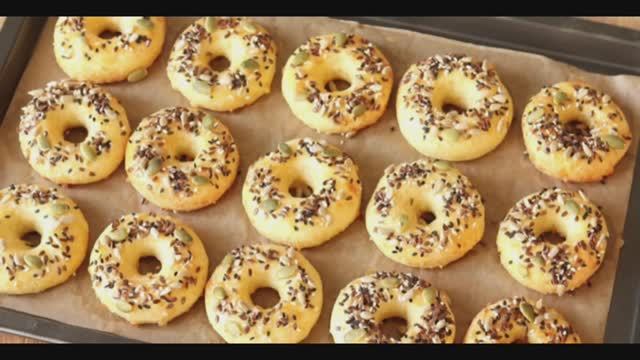 ЕСТЬ Дома ТВОРОГ? ПРОСТЕЙШИЙ Рецепт ТВОРОЖНЫХ Колечек В ДУХОВКЕ. БЕЗ Дрожжей. Бейглы. смотреть онлайн
