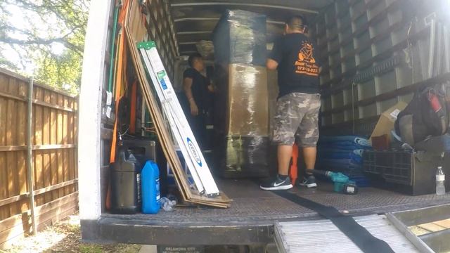 How to Move and Pack a very Fragile Glass Curio Cabinet during the move смотреть онлайн