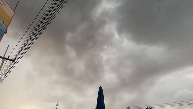 Unexpected Dark Sky Before Heavy Rain смотреть онлайн