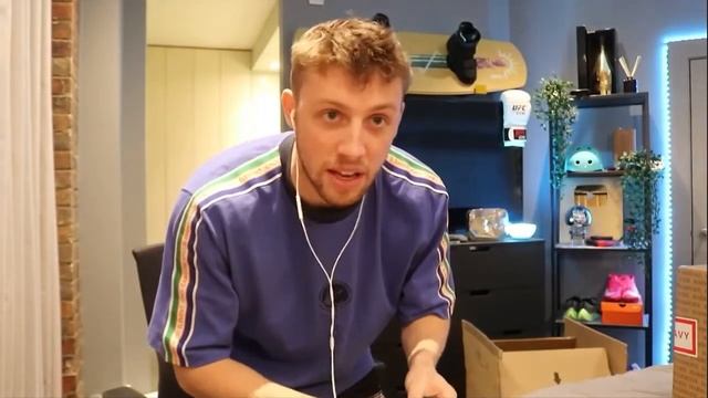 Harry W2S calls Talia Mar Miniminter's Girlfriend a Silly B tch!!! смотреть онлайн