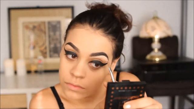 Extreme Cat Eyes - Amy Winehouse Inspired makeup look смотреть онлайн
