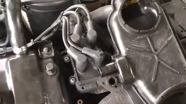 Examining a Peugeot 205 injector and finding oil! смотреть онлайн