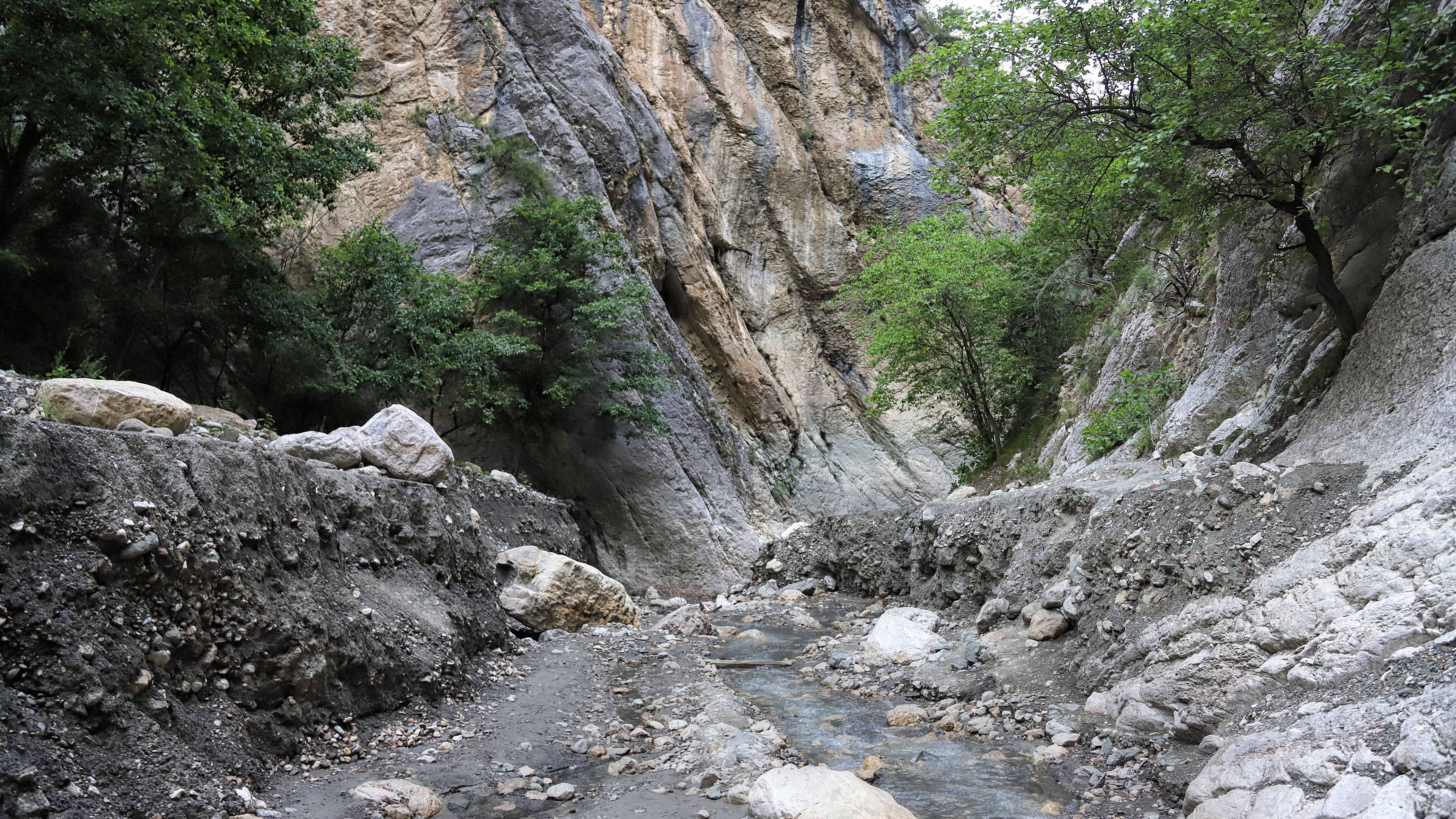 Карадахская теснина. Каменистая тропа от трассы до самой узкой части ущелья – Ворот Чудес смотреть онлайн