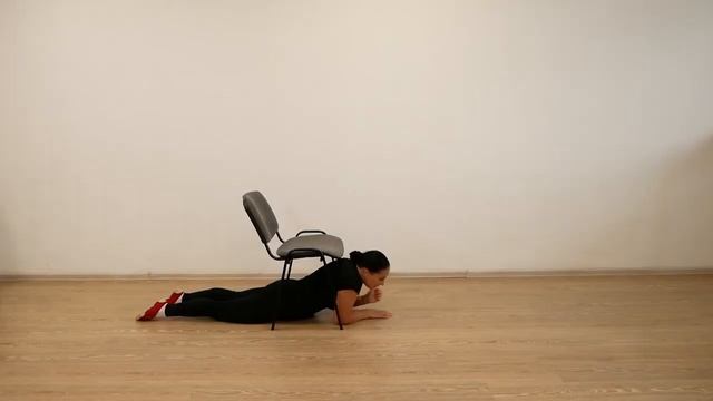 Проползаем под стулом смотреть онлайн