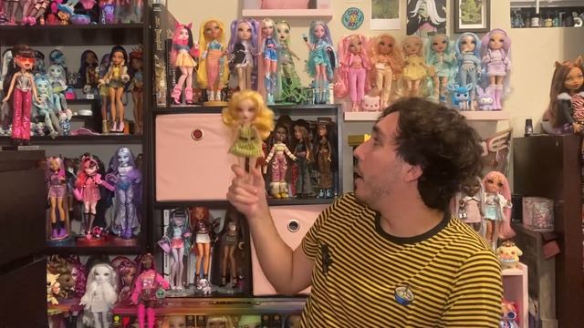 Rainbow High Budget Sheryl Meyer Unboxing & Review! 🍋💛 How does she compare to the original?! смотреть онлайн
