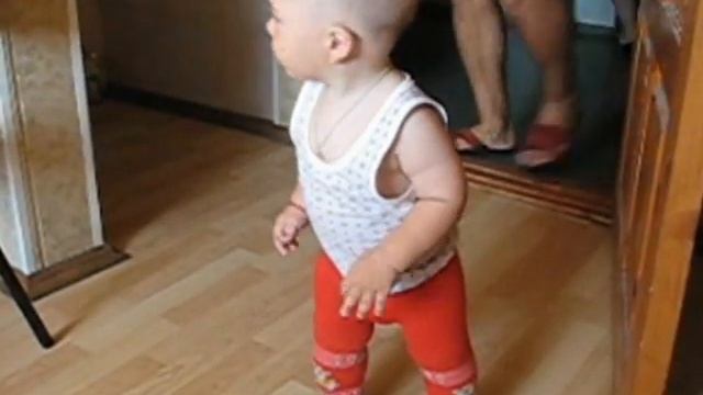 Тимур Бутаев - Танец в цирковом общежитии 😂 смотреть онлайн