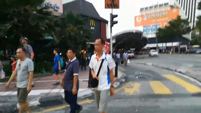 China Town в Куала-Лумпур. Местная травка смотреть онлайн