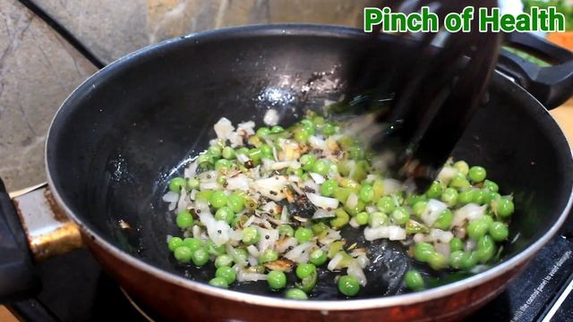 weight loss Poha Recipe in Hindi | Diet Poha to loss weight Faster | Diet Recipe by Pinch of Health смотреть онлайн