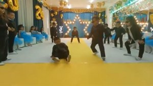 танец Выпускной в детском саду .