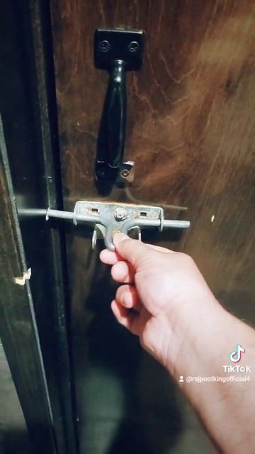 Chinese People Lock For Restroom 🤣😂 смотреть онлайн