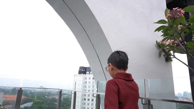 TERPISAH 5 TAHUN KETEMU DI HOTEL INSTAGRAMABLE BANDUNG | Have Fun At Moxy Hotel Bandung