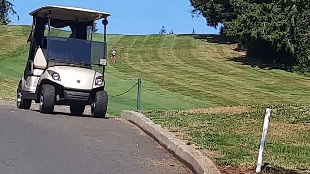 Подруга повела меня гулять в гольфклуб.🇺🇲 смотреть онлайн