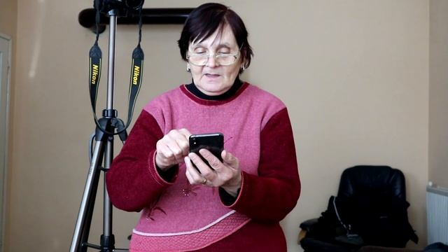 67 ГОДИШНА ЖЕНА СРЕЩУ IPHONE X смотреть онлайн