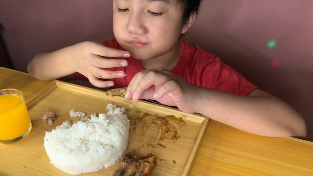 CRISPY PORK BELLY + BIG CUP OF RICE! смотреть онлайн