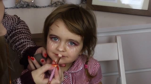 DOING MY SISTERS CHRISTMAS MAKEUP | DAY 16 смотреть онлайн