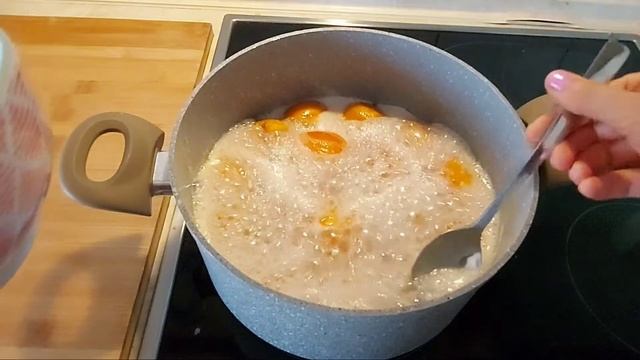 Γλυκό του κουταλιού βερίκοκο και σιρόπι, χωρίς ασβέστη. Homemade apricot sweet and apricot syrup. смотреть онлайн