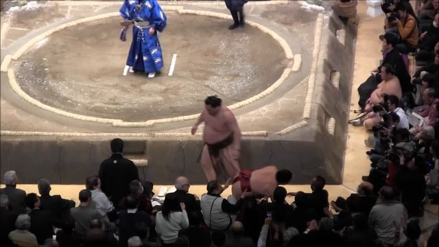 【Хакухо】遠藤 vs 白鵬 2015大相撲一月場所6日目　Endo vs Hakuho SUMO смотреть онлайн