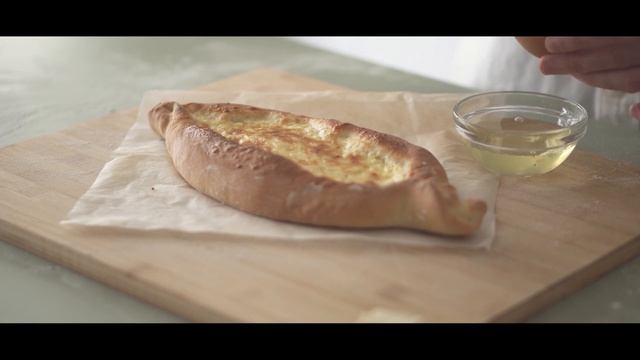 Cooking my first khachapuri (georgian cheese bread). Easy. смотреть онлайн
