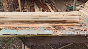 Удлинение свесов односкатной крыши быстро и просто. Мастерская 6 на 5 метров из бревна и палок.