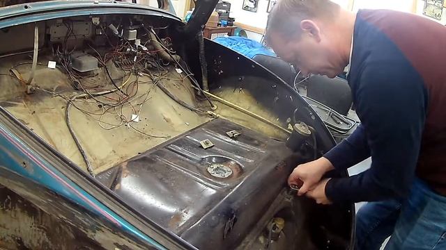 VW Gas Tank Removal смотреть онлайн