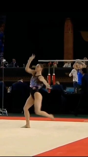 The girl looks good & beautiful. #shorts #gymnast смотреть онлайн