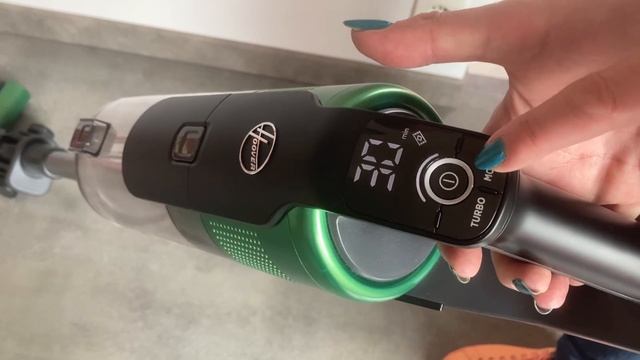 Test du Hoover HF9, un aspirateur balai complet et qui ne s'emmêle pas смотреть онлайн