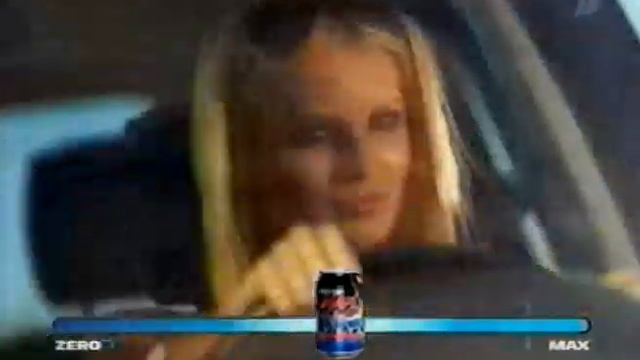Чувак на Ниве 4x4 сделал Range Rover Vogue, реклама Pepsi Max, 2009 смотреть онлайн