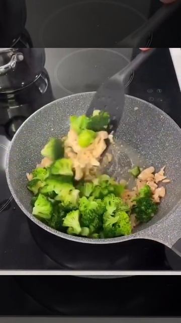 Паста с лососем и брокколи смотреть онлайн